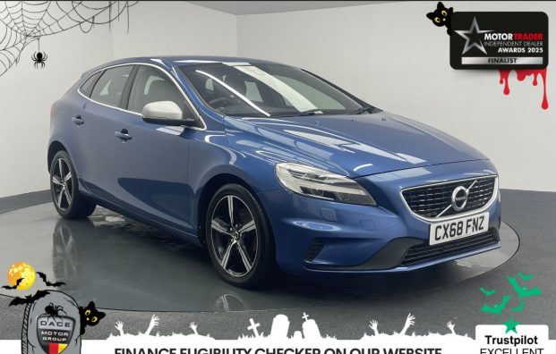 Used 2018 BLUE VOLVO V40 for sale in Manchester