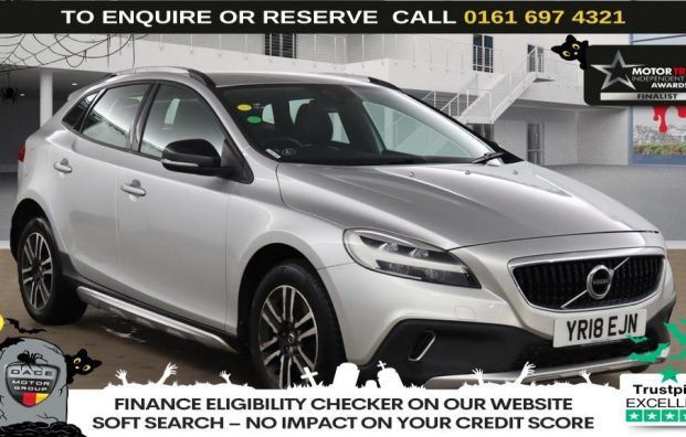 Used 2018 SILVER VOLVO V40 CROSS COUNTRY for sale in Manchester