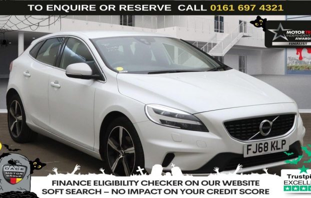 Used 2018 WHITE VOLVO V40 for sale in Manchester