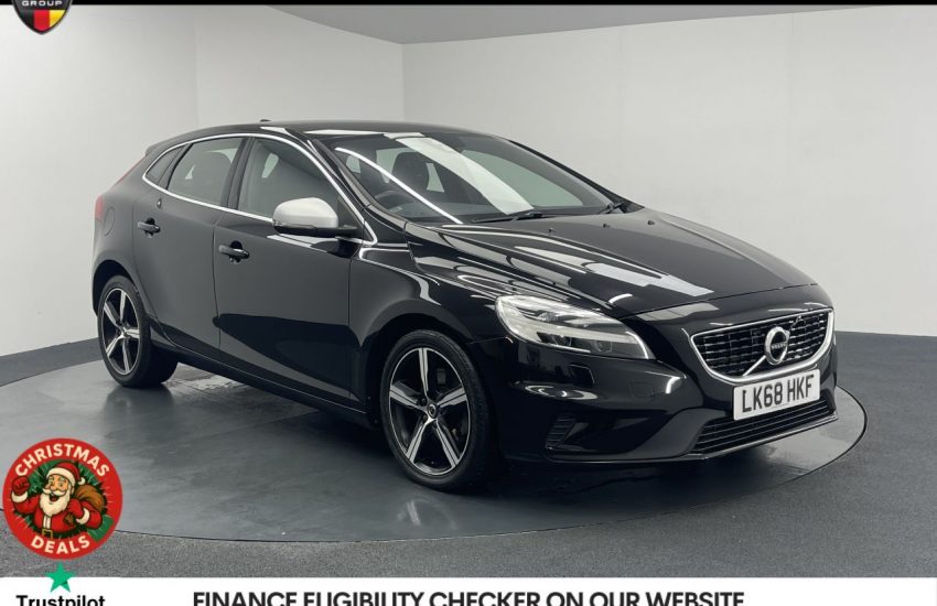 Used 2018 BLACK VOLVO V40 for sale in Manchester