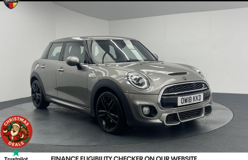 Used 2018 SILVER MINI HATCH for sale in Manchester