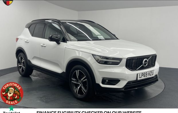 Used 2020 WHITE VOLVO XC40 for sale in Manchester