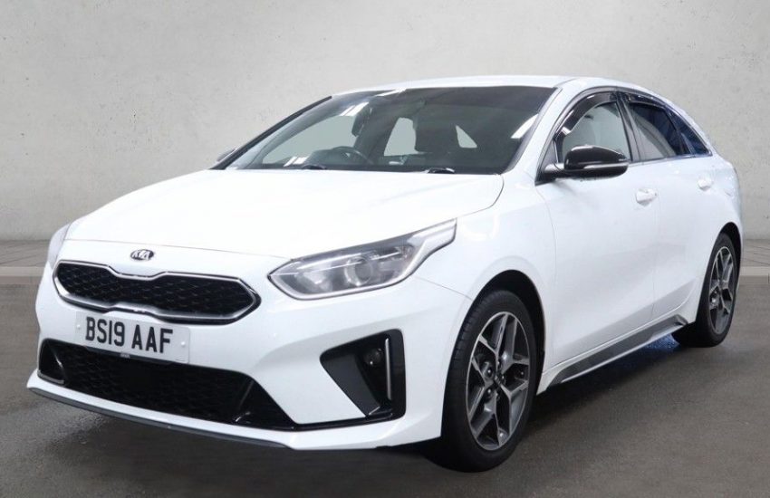 Used 2019 WHITE KIA PROCEED for sale in Manchester