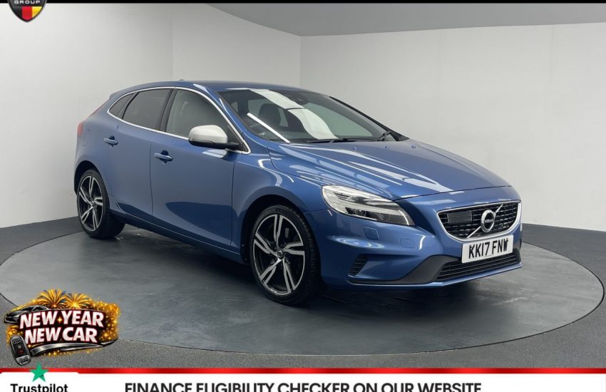 Used 2017 BLUE VOLVO V40 for sale in Manchester