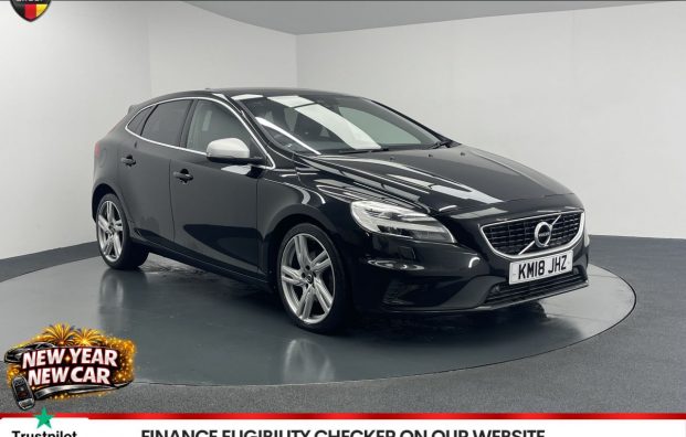 Used 2018 BLACK VOLVO V40 for sale in Manchester