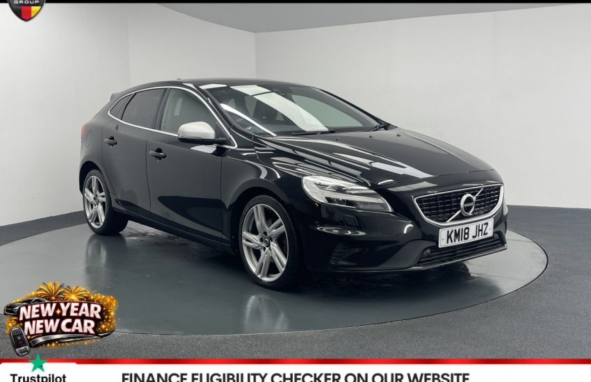 Used 2018 BLACK VOLVO V40 for sale in Manchester