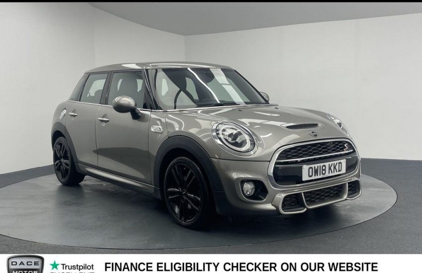 Used 2018 SILVER MINI HATCH for sale in Manchester