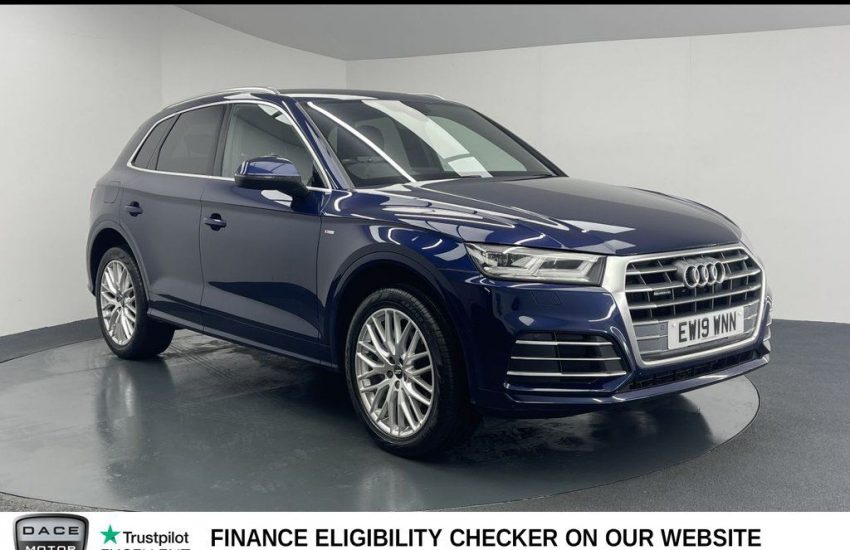 Used 2019 BLUE AUDI Q5 for sale in Manchester