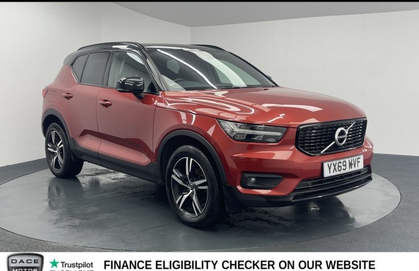 Used 2019 RED VOLVO XC40 for sale in Manchester