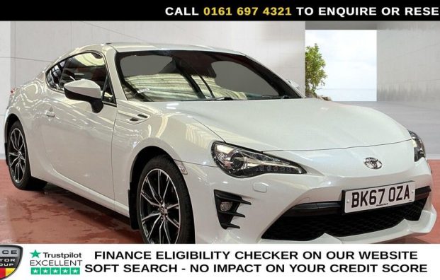 Used 2017 WHITE TOYOTA GT86 for sale in Manchester