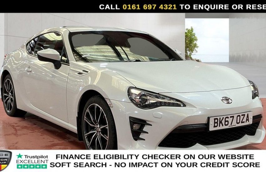 Used 2017 WHITE TOYOTA GT86 for sale in Manchester