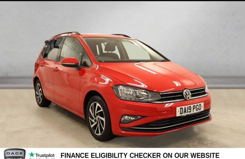 Used 2019 RED VOLKSWAGEN GOLF SV for sale in Manchester