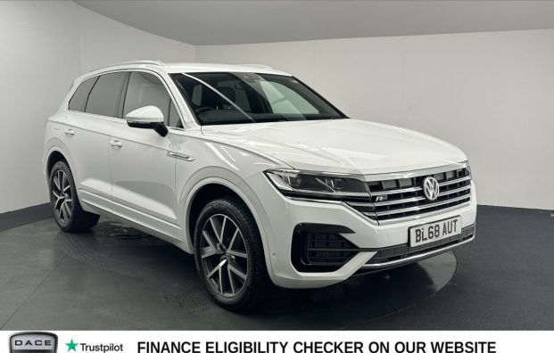 Used 2018 WHITE VOLKSWAGEN TOUAREG for sale in Manchester