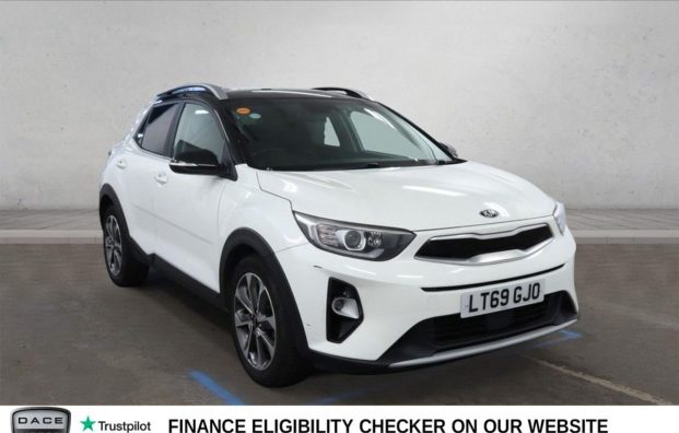 Used 2019 WHITE KIA STONIC for sale in Manchester