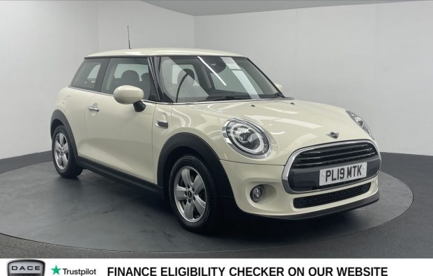 Used 2019 WHITE MINI HATCH for sale in Manchester